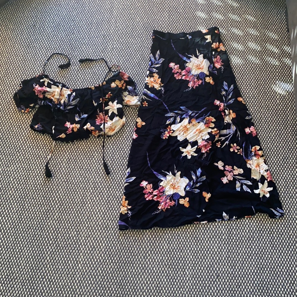 Hawaiian skirt and cropped shirt set